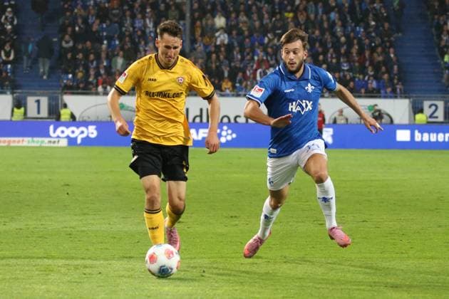 26 09 2025, xpfrx, Soccer 2 Bundesliga, SV Darmstadt 98 Dynamo Dresden v l Konrad Faber SG Dynamo Dresden Kilian Julian Corredor SV Darmstadt 98 Zweikampf, Aktion, action, battle for the ball DFL DFB REGULATIONS PROHIBIT ANY USE OF PHOTOGRAPHS as IMAGE SEQUENCES and or QUASI VIDEO Darmstadt
