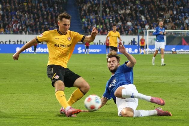 26 09 2025, xpfrx, Soccer 2 Bundesliga, SV Darmstadt 98 Dynamo Dresden v l Konrad Faber SG Dynamo Dresden Kilian Julian Corredor SV Darmstadt 98 Zweikampf, Aktion, action, battle for the ball DFL DFB REGULATIONS PROHIBIT ANY USE OF PHOTOGRAPHS as IMAGE SEQUENCES and or QUASI VIDEO Darmstadt
