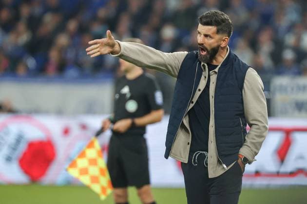 2 Bundesliga FC Schalke 04 SpVgg Greuther Fürth on 25 09 2025 in the Veltins Arena at Schalke Coach Miron Muslic Schalke gestures MH