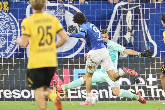 26 09 2025, xtvx, Fußball 2 Bundesliga, SV Darmstadt 98 Dynamo Dresden v l Goal scored, Tor zum 2 0 Fraser Hornby SV Darmstadt 98 DFL DFB REGULATIONS PROHIBIT ANY USE OF PHOTOGRAPHS as IMAGE SEQUENCES and or QUASI VIDEO Darmstadt