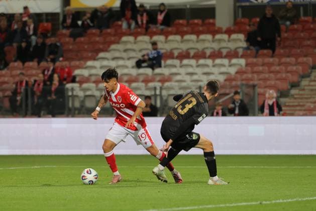 19 Jannis Boziaris Energie Cottbus, l , 13 Tim Köhler Stuttgart Football 3 Liga 2025 2026 FC Energie Cottbus VfB Stuttgart II