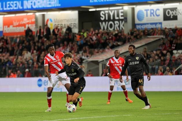 2 King Manu Energie Cottbus, l , 7 Lauri Penna Stuttgart, M , 44 Mohamed Sankoh Stuttgart, r Football 3 Liga 2025 2026 FC Energie Cottbus VfB Stuttgart II