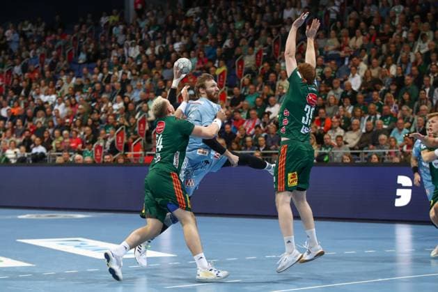 26 09 2025, xgox, Handball Daikin HBL, TSV Hannover Burgdorf HC Erlangen emspor, v l Antonio Metzner Erlangen, 27 throws goal, goal scorer, scores goal, scores the goal Hannover