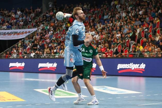 26 09 2025, xgox, Handball Daikin HBL, TSV Hannover Burgdorf HC Erlangen emspor, v l Antonio Metzner Erlangen, 27 throws goal, goal scorer, scores goal, scores the goal Hannover