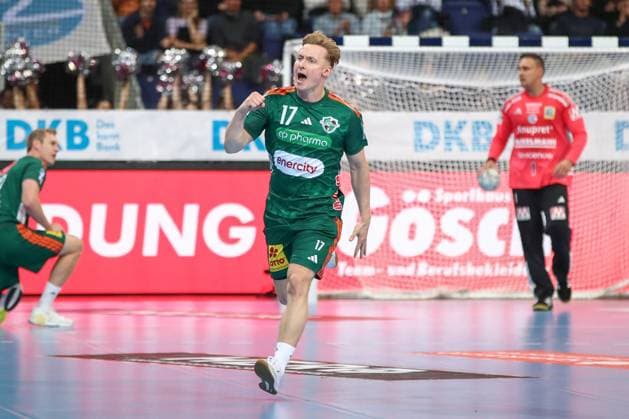 26 09 2025, xgox, Handball Daikin HBL, TSV Hannover Burgdorf HC Erlangen emspor, v l August Baskar Pedersen Hannover, 17 Jubel, Torjubel, jubelt über das Tor, celebrate the goal, celebration Hannover
