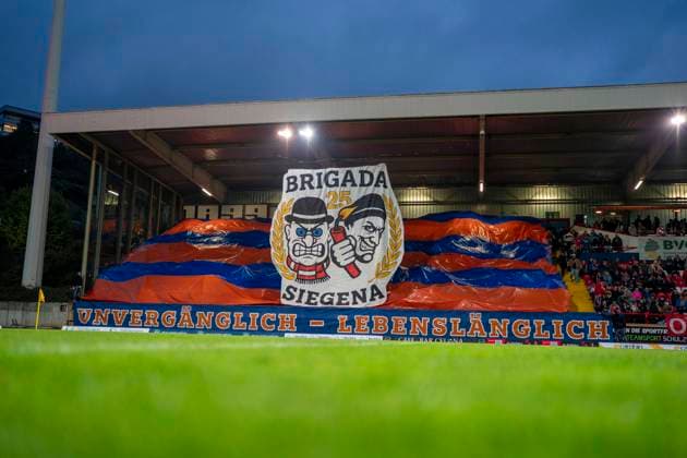 Choreo by the fans of Sportfreunde Siegen before the match Sportfreunde Siegen VfL Bochum U21 26 09 2025 Soccer, Regionalliga West, Matchday 10, GER, Siegen, Leimbachstadion Siegen Copyright: HMBxMedia xMarcoxBader