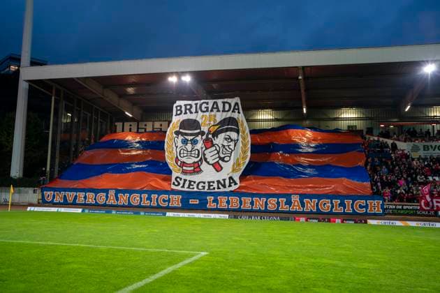 Choreo by the fans of Sportfreunde Siegen before the match Sportfreunde Siegen VfL Bochum U21 26 09 2025 Soccer, Regionalliga West, Matchday 10, GER, Siegen, Leimbachstadion Siegen Copyright: HMBxMedia xMarcoxBader