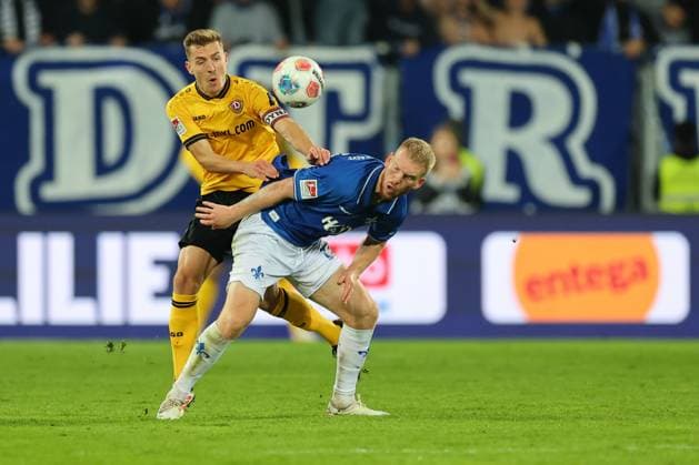 Darmstadt, Merck Stadion am Böllenfalltor, 26 09 2025, Soccer 2 Bundesliga SV Darmstadt 98 SG Dynamo Dresden, Matchday 7, f l Niklas Hauptmann Dynamo Dresden , Kai Klefisch Darmstadt 98 Darmstadt Merck Stadion am Böllenfalltor Hesse Germany