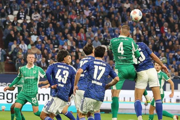 Philipp Ziereis SpVgg Greuther Fürth at the match of the 2 Bundesliga season 2025 26 FC Schalke 04 Greuther Fürth Copyright Thomas Pakusch Copyright: Thomas Pakusch