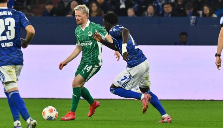 26 09 2025 Soccer Season 2025 2026 2 Soccer Bundesliga 07 Matchday FC Schalke 04 S04 SpVgg Greuther Fürth Kleeblatt Sportfoto Zink xwoxzix DFL regulations prohibit any use of photographs as image sequences and or quasi video only for editorial use Jomaine Consbruch 14, SpVgg Greuther Fürth Christian Gomis 7, FC Schalke 04 S04