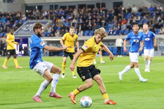 26 09 2025, xtvx, Fußball 2 Bundesliga, SV Darmstadt 98 Dynamo Dresden v l Zweikampf, Duell, duel, tackle, compete Killian Corredor SV Darmstadt 98 Jonas Oehmichen SG Dynamo Dresden DFL DFB REGULATIONS PROHIBIT ANY USE OF PHOTOGRAPHS as IMAGE SEQUENCES and or QUASI VIDEO Darmstadt