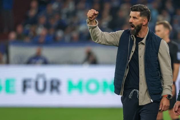 2 Bundesliga FC Schalke 04 SpVgg Greuther Fürth on 25 09 2025 in the Veltins Arena at Schalke Coach Miron Muslic Schalke cheers and is happy MH