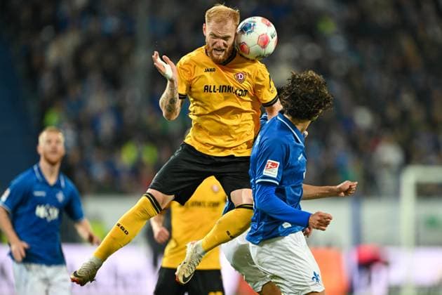 Nils Fröling Dynamo Dresden, 16 in duel with Fraser Hornby SV Darmstadt 1898, 09 , GER, SV Darmstadt 98 vs Dynamo Dresden, Football, Bundesliga 2, Matchday 7, Season 2025 2026, 26 09 2025 DFL REGULATIONS PROHIBIT ANY USE OF PHOTOGRAPHS AS IMAGE SEQUENCES AND OR QUASI VIDEO GER, SV Darmstadt 98 vs Dynamo Dresden, Football, Bundesliga 2, Matchday 7, Season 2025 2026, 26 09 2025 Darmstadt Copyright: xEibner-Pressefoto FlorianxWiegandx EP_FWD