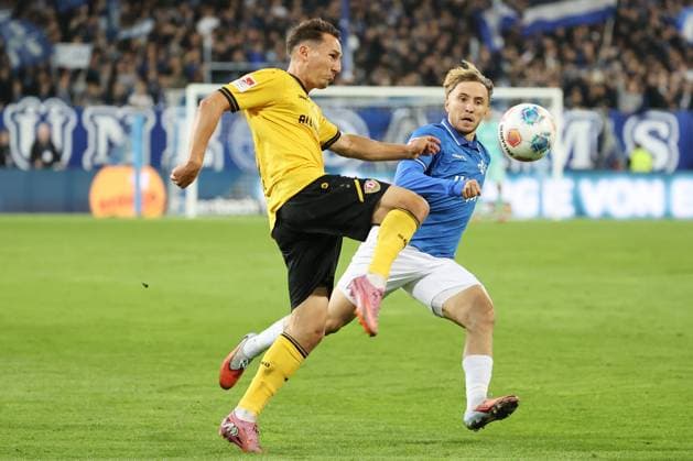 26 09 2025, xtvx, Fußball 2 Bundesliga, SV Darmstadt 98 Dynamo Dresden v l Zweikampf, Duell, duel, tackle, compete Konrad Faber SG Dynamo Dresden Luca Marseiler SV Darmstadt 98 DFL DFB REGULATIONS PROHIBIT ANY USE OF PHOTOGRAPHS as IMAGE SEQUENCES and or QUASI VIDEO Darmstadt
