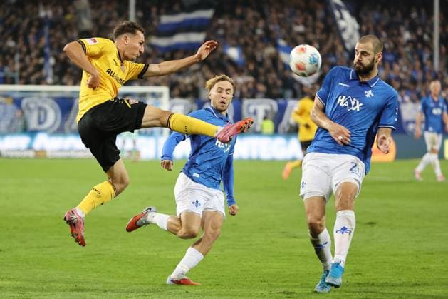 26 09 2025, xtvx, Fußball 2 Bundesliga, SV Darmstadt 98 Dynamo Dresden v l Zweikampf, Duell, duel, tackle, compete Konrad Faber SG Dynamo Dresden Luca Marseiler SV Darmstadt 98 Aleksandar Vukotic SV Darmstadt 98 DFL DFB REGULATIONS PROHIBIT ANY USE OF PHOTOGRAPHS as IMAGE SEQUENCES and or QUASI VIDEO Darmstadt