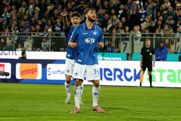 26 09 2025, xpfrx, Soccer 2 Bundesliga, SV Darmstadt 98 Dynamo Dresden v l Kilian Julian Corredor SV Darmstadt 98 DFL DFB REGULATIONS PROHIBIT ANY USE OF PHOTOGRAPHS as IMAGE SEQUENCES and or QUASI VIDEO Darmstadt