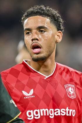 ENSCHEDE , 26-09-2025 , Stadium Grolsch Veste , season 2025 2026 , Dutch Eredivisie football , match between FC Twente and Fortuna Sittard, picture shows FC Twente player Daouda Weidmann Twente - Fortuna  x31205730x Copyright: