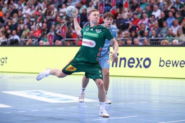 26 09 2025, xgox, Handball Daikin HBL, TSV Hannover Burgdorf HC Erlangen emspor, v l August Baskar Pedersen Hannover, 17 at Siebenmeter Hannover