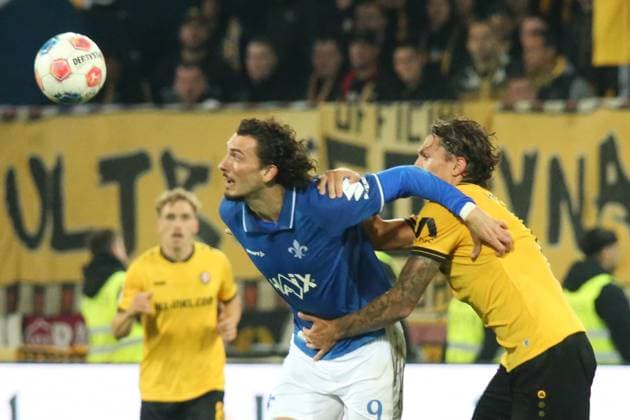 26 09 2025, xpfrx, Soccer 2 Bundesliga, SV Darmstadt 98 Dynamo Dresden v l Fraser Hornby SV Darmstadt 98 Julian Pauli SG Dynamo Dresden Zweikampf, Aktion, action, battle for the ball DFL DFB REGULATIONS PROHIBIT ANY USE OF PHOTOGRAPHS as IMAGE SEQUENCES and or QUASI VIDEO Darmstadt