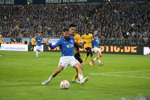 26 09 2025, xpfrx, Soccer 2 Bundesliga, SV Darmstadt 98 Dynamo Dresden v l Marco Richter SV Darmstadt 98 Claudio Kammerknecht SG Dynamo Dresden Zweikampf, Aktion, action, battle for the ball DFL DFB REGULATIONS PROHIBIT ANY USE OF PHOTOGRAPHS as IMAGE SEQUENCES and or QUASI VIDEO Darmstadt