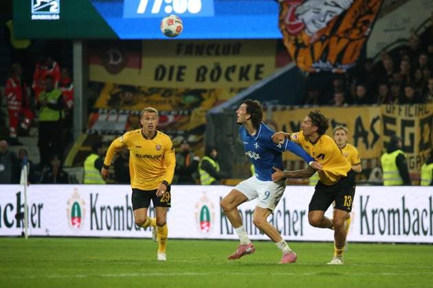 26 09 2025, xpfrx, Soccer 2 Bundesliga, SV Darmstadt 98 Dynamo Dresden v l Lukas Boeder SG Dynamo Dresden Fraser Hornby SV Darmstadt 98 Julian Pauli SG Dynamo Dresden Zweikampf, Aktion, action, battle for the ball DFL DFB REGULATIONS PROHIBIT ANY USE OF PHOTOGRAPHS as IMAGE SEQUENCES and or QUASI VIDEO Darmstadt