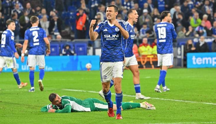 26 09 2025 Soccer Season 2025 2026 2 Soccer Bundesliga 07 Matchday FC Schalke 04 S04 SpVgg Greuther Fürth Kleeblatt Sportfoto Zink MeZi xmeoxzix DFL regulations prohibit any use of photographs as image sequences and or quasi video only for editorial use Ron Schallenberg 6, FC Schalke 04 S04 Jubel Freude ballt Faust Fäuste nach Spielende