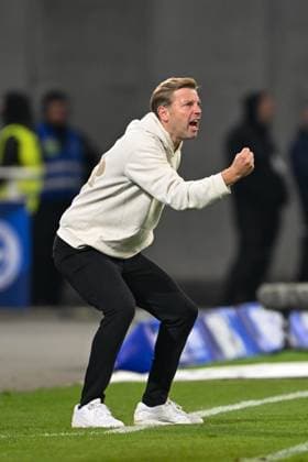 Florian Kohfeldt SV Darmstadt 1898, Coach gesticulates, GER, SV Darmstadt 98 vs Dynamo Dresden, Football, 2 Bundesliga, Matchday 7, Season 2025 2026, 26 09 2025 DFL REGULATIONS PROHIBIT ANY USE OF PHOTOGRAPHS AS IMAGE SEQUENCES AND OR QUASI VIDEO GER, SV Darmstadt 98 vs Dynamo Dresden, Football, 2 Bundesliga, Matchday 7, Season 2025 2026, 26 09 2025 Darmstadt Copyright: xEibner-Pressefoto FlorianxWiegandx EP_FWD