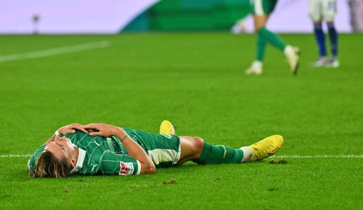 26 09 2025 Soccer Season 2025 2026 2 Soccer Bundesliga 07 Matchday FC Schalke 04 S04 SpVgg Greuther Fürth Kleeblatt Sportfoto Zink xwoxzix DFL regulations prohibit any use of photographs as image sequences and or quasi video only for editorial use Felix Klaus 30, SpVgg Greuther Fürth disappointed Disappointment