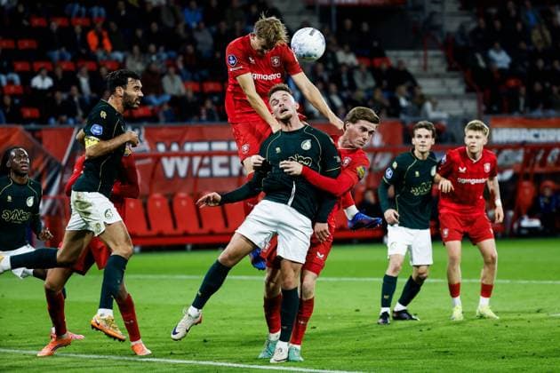ENSCHEDE - Ivan Marquez of Fortuna Sittard, Max Bruns of FC Twente, Philip Brittijn of Fortuna Sittard, Daan Rots of FC Twente (l-r) during the Dutch Eredivisie match between FC Twente and Fortuna Sittard at Stadion De Grolsch Veste on September 26, 2025, in Enschede, Netherlands. ANP VINCENT JANNINK Eredivisie 2025 26 xVIxANPxSportx xxANPxIVx 537554392 originalFilename: 537554392.jpg
