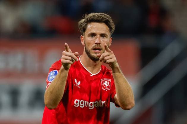 Ricky van Wolfswinkel of FC Twente looks on FC Twente v Fortuna Sittard, Eredivisie, FC Twente 65 v Fortuna Sittard, De Grolsch Veste Stadium, September 26, 2025, Enschede, Netherlands.