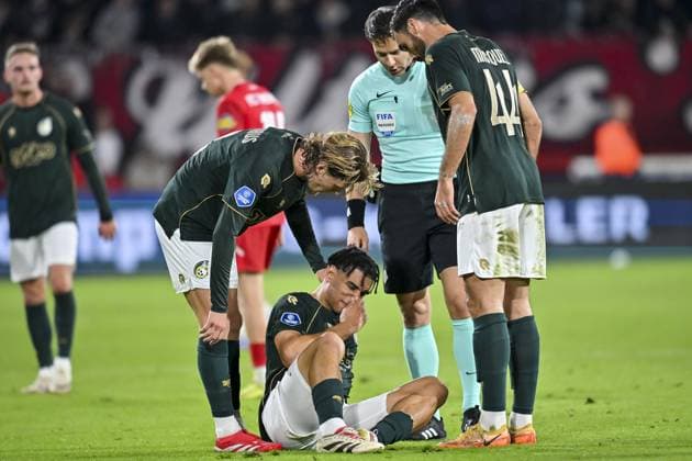ENSCHEDE , 26-09-2025 , Stadium Grolsch Veste , season 2025 2026 , Dutch Eredivisie football , match between FC Twente and Fortuna Sittard, picture shows Fortuna Sittard player Shawn Adewoye and Fortuna Sittard player Jasper Dahlhaus Twente - Fortuna  x31206094x Copyright: