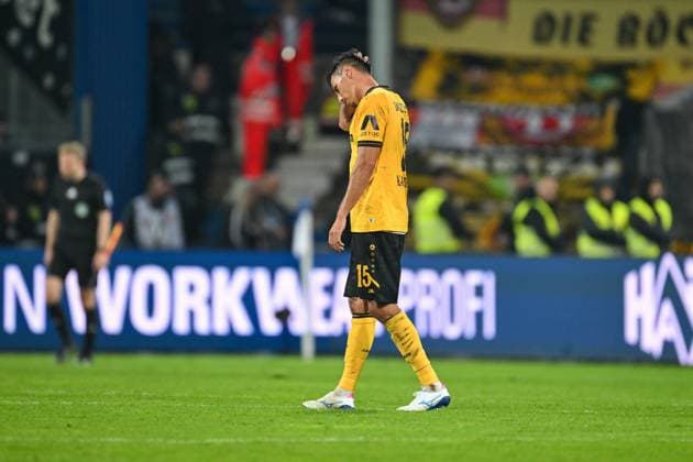 Claudio Kammerknecht Dynamo Dresden, 15 is disappointed about the defeat, GER, SV Darmstadt 98 vs Dynamo Dresden, Football, 2 Bundesliga, Matchday 7, Season 2025 2026, 26 09 2025 DFL REGULATIONS PROHIBIT ANY USE OF PHOTOGRAPHS AS IMAGE SEQUENCES AND OR QUASI VIDEO GER, SV Darmstadt 98 vs Dynamo Dresden, Football, 2 Bundesliga, Matchday 7, Season 2025 2026, 26 09 2025 Darmstadt Copyright: xEibner-Pressefoto FlorianxWiegandx EP_FWD