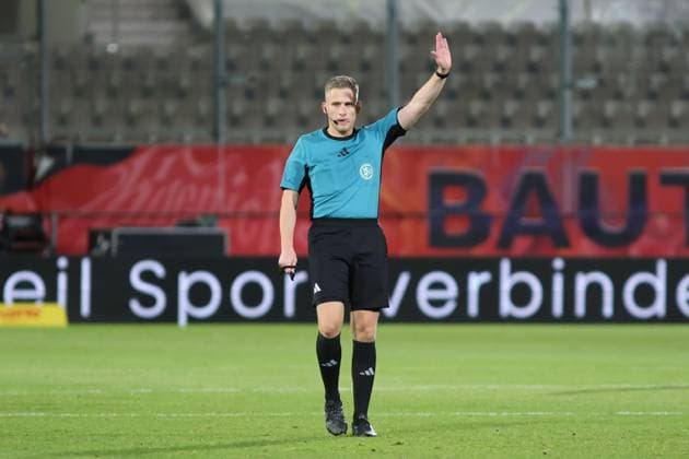 Referee Felix Weller Football 3 Liga 2025 2026 FC Energie Cottbus VfB Stuttgart II