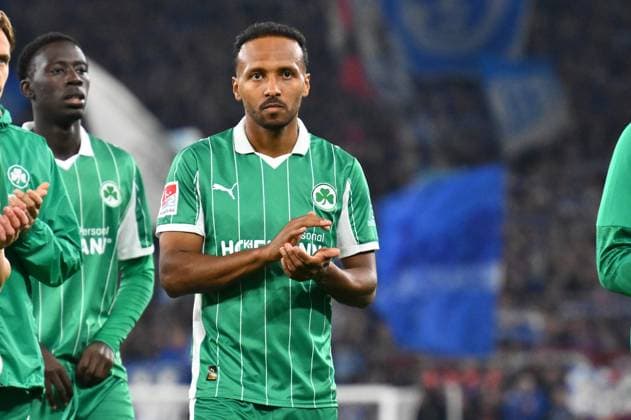 26 09 2025 Soccer Season 2025 2026 2 Soccer Bundesliga 07 Matchday FC Schalke 04 S04 SpVgg Greuther Fürth Kleeblatt Sportfoto Zink xwoxzix DFL regulations prohibit any use of photographs as image sequences and or quasi video only for editorial use Julian Green 37, SpVgg Greuther Fürth disappointed Disappointment after the end of the match