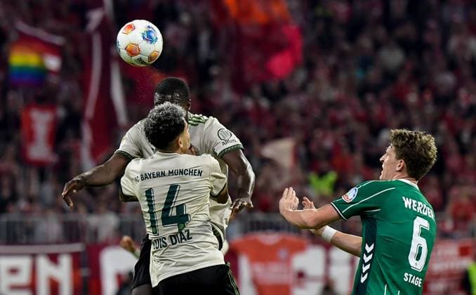 26 09 2025, xemx, Soccer 1 Bundesliga, FC Bayern Muenchen SV Werder Bremen v l Dayot Upamecano FC Bayern Muenchen , Luis Diaz FC Bayern Muenchen , Jens Stage SV Werder Bremen Zweikampf, Aktion, action, battle for the ball DFL DFB REGULATIONS PROHIBIT ANY USE OF PHOTOGRAPHS as IMAGE SEQUENCES and or QUASI VIDEO Muenchen