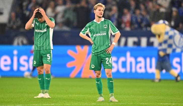 26 09 2025 Soccer Season 2025 2026 2 Soccer Bundesliga 07 Matchday FC Schalke 04 S04 SpVgg Greuther Fürth Kleeblatt Sportfoto Zink xwoxzix DFL regulations prohibit any use of photographs as image sequences and or quasi video only for editorial use Reno Münz Muenz 5, SpVgg Greuther Fürth Marco John 24, SpVgg Greuther Fürth disappointed Disappointment after the end of the match