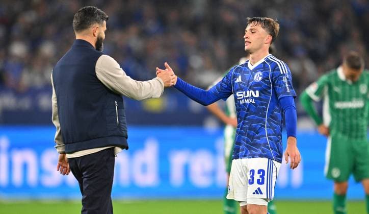 26 09 2025 Soccer Season 2025 2026 2 Soccer Bundesliga 07 Matchday FC Schalke 04 S04 SpVgg Greuther Fürth Kleeblatt Sportfoto Zink xwoxzix DFL regulations prohibit any use of photographs as image sequences and or quasi video only for editorial use Miron Muslic Trainer FC Schalke 04 S04 Vitalie Becker 33, FC Schalke 04 S04 after the end of the match