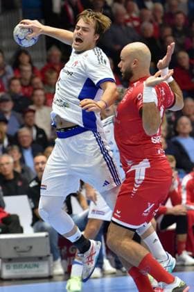 Andreas Magaard HSV Hamburg 4 on throw Adrian Sipos MT Melsungen 8 R , GER, MT Melsungen Handball Sport Verein Hamburg, Handball, 1 Bundesliga, 6 Matchday, Season 2025 2026, 26 09 2025, GER, MT Melsungen HSV Hamburg, Handball, 1 Bundesliga, 6 Matchday, Season 2025 2026, 26 09 2025 Kassel Copyright: xEibner-Pressefotox xRolandxSippelx EP_RSL