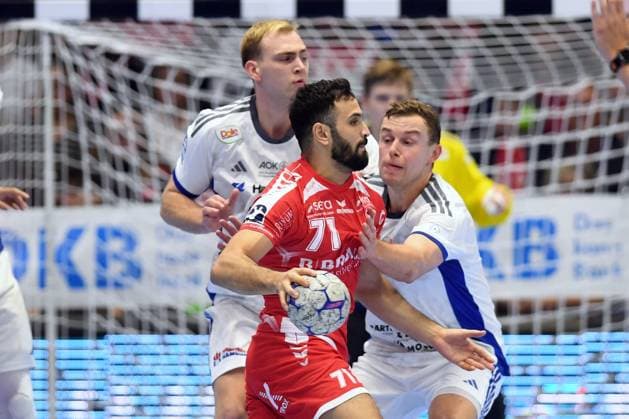 Mohamed Amine Darmoul MT Melsungen 71 on the ball , Einar Olafsson HSV Hamburg 23 in the back , Moritz Sauter HSV Hamburg 33 R , GER, MT Melsungen Handball Sport Verein Hamburg, Handball, 1 Bundesliga, 6 Matchday, Season 2025 2026, 26 09 2025, GER, MT Melsungen HSV Hamburg, Handball, 1 Bundesliga, 6 Matchday, Season 2025 2026, 26 09 2025 Kassel Copyright: xEibner-Pressefotox xRolandxSippelx EP_RSL