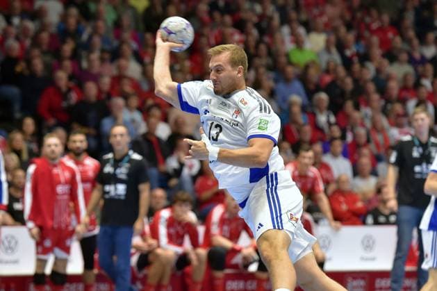 Niklas Weller HSV Hamburg 13 on throw , GER, MT Melsungen Handball Sport Verein Hamburg, Handball, 1 Bundesliga, 6 Matchday, Season 2025 2026, 26 09 2025, GER, MT Melsungen HSV Hamburg, Handball, 1 Bundesliga, 6 Matchday, Season 2025 2026, 26 09 2025 Kassel Copyright: xEibner-Pressefotox xRolandxSippelx EP_RSL