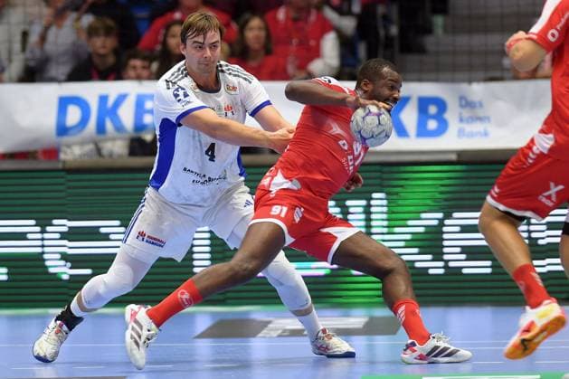Sadou Ntanzi MT Melsungen 91 on the ball , Andreas Magaard HSV Hamburg 4 , GER, MT Melsungen Handball Sport Verein Hamburg, Handball, 1 Bundesliga, Matchday 6, Season 2025 2026, 26 09 2025, GER, MT Melsungen HSV Hamburg, Handball, 1 Bundesliga, Matchday 6, Season 2025 2026, 26 09 2025 Kassel Copyright: xEibner-Pressefotox xRolandxSippelx EP_RSL