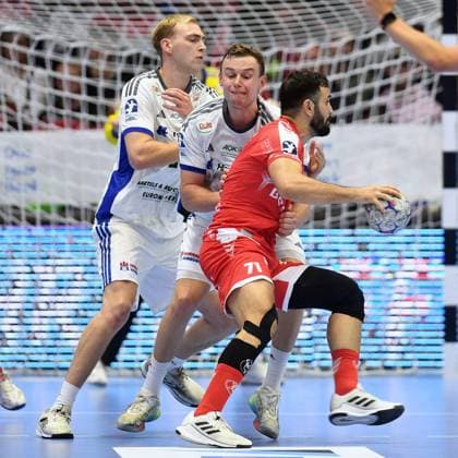 Mohamed Amine Darmoul MT Melsungen 71 on the ball , Einar Olafsson HSV Hamburg 23 in the back , Moritz Sauter HSV Hamburg 33 R , GER, MT Melsungen Handball Sport Verein Hamburg, Handball, 1 Bundesliga, 6 Matchday, Season 2025 2026, 26 09 2025, GER, MT Melsungen HSV Hamburg, Handball, 1 Bundesliga, 6 Matchday, Season 2025 2026, 26 09 2025 Kassel Copyright: xEibner-Pressefotox xRolandxSippelx EP_RSL