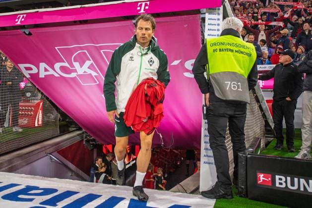 GER, DFB, FC Bayern Muenchen vs SV Werder Bremen 26 09 2025, Allianz Arena, Muenchen, GER, DFB, FC Bayern Muenchen vs SV Werder Bremen , pictured Günther Guenther Stoxreiter Athletics Coach Werder Bremen nordphotoxGmbHx xStraubmeier nph00004