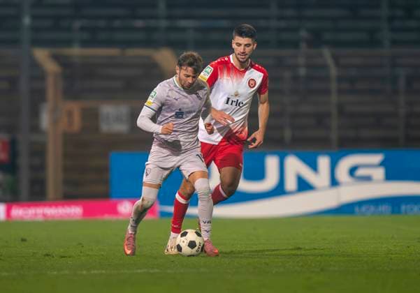Nicolas Abdat VfL Bochum U21, 15 Sportfreunde Siegen VfL Bochum U21 26 09 2025 Soccer, Regionalliga West, 10 Matchday, GER, Siegen, Leimbachstadion Siegen Copyright: HMBxMedia xMarcoxBader