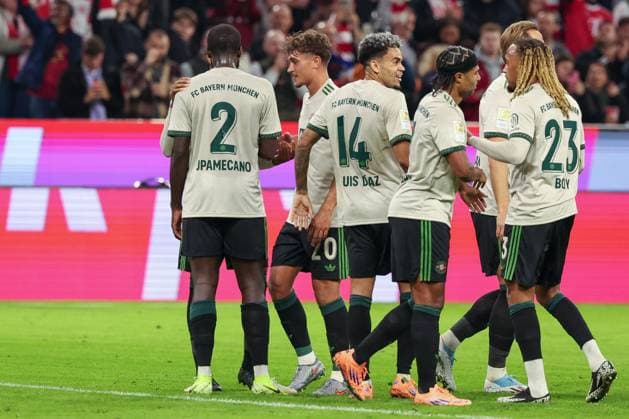 Team FC Bayern Muenchen celebrating after the 1 0 goal by Luis Diaz 14 FC Bayern Muenchen , FC Bayern Muenchen vs SV Werder Bremen, DFL, Bundesliga, Saison 2025 2026, Allianz Arena, Hinrunde, 5 Spieltag, 26 09 2025 DFB regulations prohibit any use of photographs as image sequences and or quasi video Muenchen Bayern Germany Copyright: xkolbert-press MartinxAgüerax