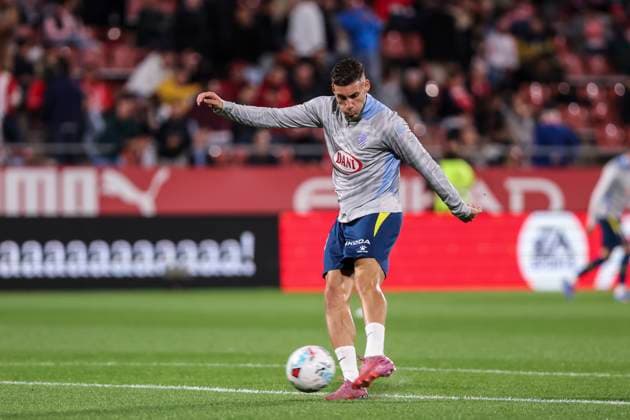September 26, 2025, Girona, Girona, SPAIN: Roberto Fernandez of RCD Espanyol warms up during the Spanish league, La Liga EA Sports, football match played between Girona FC and RCD Espanyol at Montilivi stadium on September 26, 2025 in Girona, Spain. Girona SPAIN - ZUMAa181 20250926_zaa_a181_106 Copyright: xJavierxBorregox