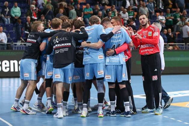 26 09 2025, xgox, Handball Daikin HBL, TSV Hannover Burgdorf HC Erlangen emspor, v l Erlangen jubilation over the victory, jubilation after the end of the game Hannover