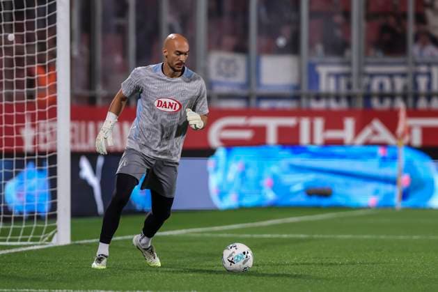 September 26, 2025, Girona, Girona, SPAIN: Marko Dmitrovic of RCD Espanyol warms up during the Spanish league, La Liga EA Sports, football match played between Girona FC and RCD Espanyol at Montilivi stadium on September 26, 2025 in Girona, Spain. Girona SPAIN - ZUMAa181 20250926_zaa_a181_119 Copyright: xJavierxBorregox