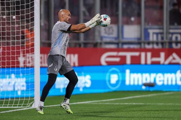 September 26, 2025, Girona, Girona, SPAIN: Marko Dmitrovic of RCD Espanyol warms up during the Spanish league, La Liga EA Sports, football match played between Girona FC and RCD Espanyol at Montilivi stadium on September 26, 2025 in Girona, Spain. Girona SPAIN - ZUMAa181 20250926_zaa_a181_123 Copyright: xJavierxBorregox
