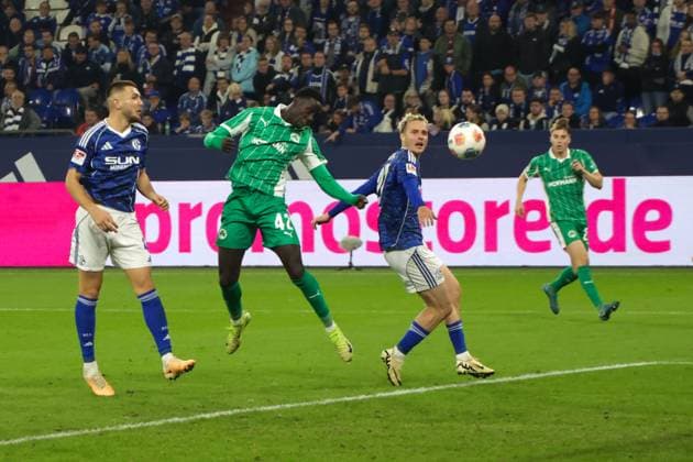 26 09 2025, xgrfx, Soccer 2 Bundesliga, FC Schalke 04 SpVgg Greuther Fuerth v l Omar Sillah Greuther Fürth DFL DFB REGULATIONS PROHIBIT ANY USE OF PHOTOGRAPHS as IMAGE SEQUENCES and or QUASI VIDEO Gelsenkirchen